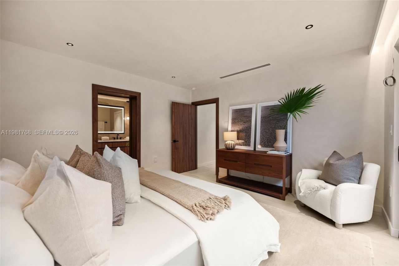 871 NE 128th St, North Miami, FL 33161 Photo