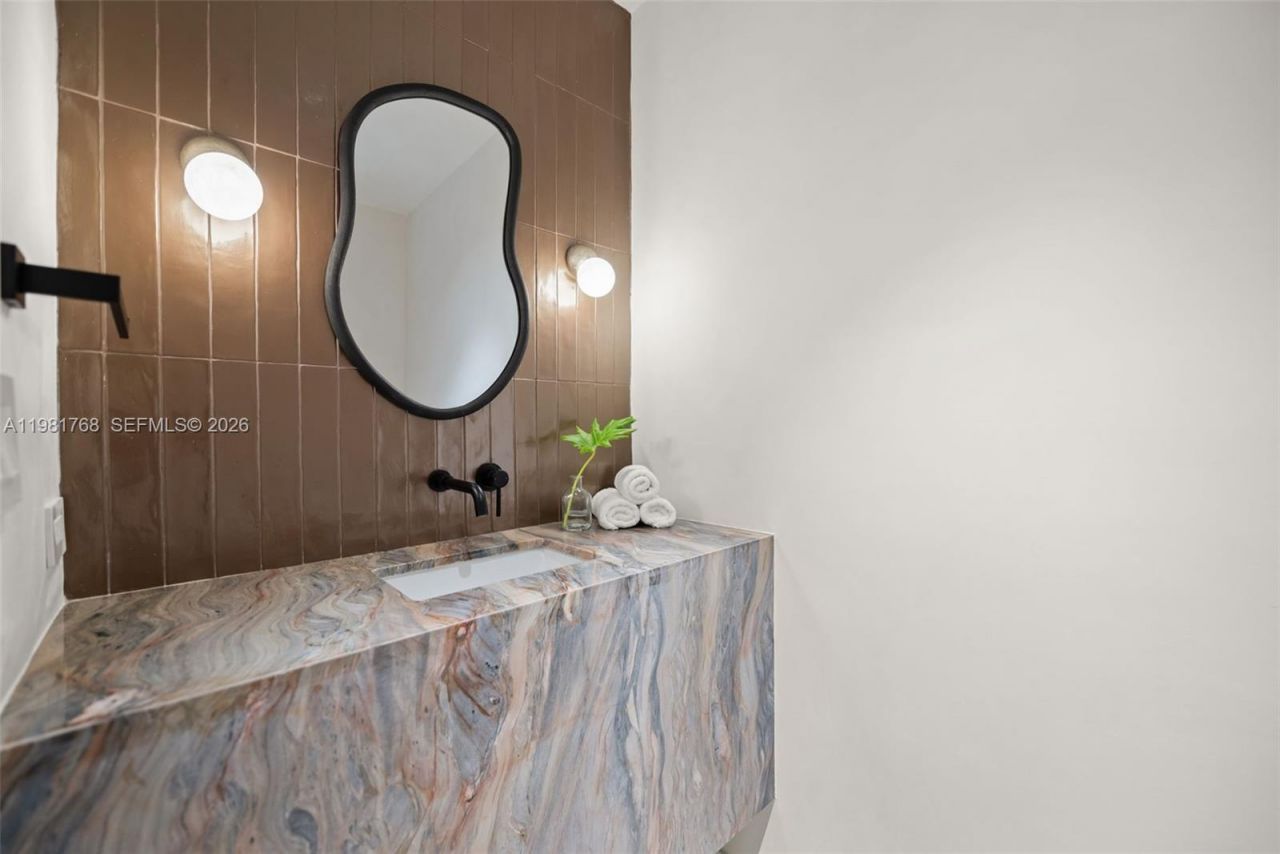 871 NE 128th St, North Miami, FL 33161 Photo