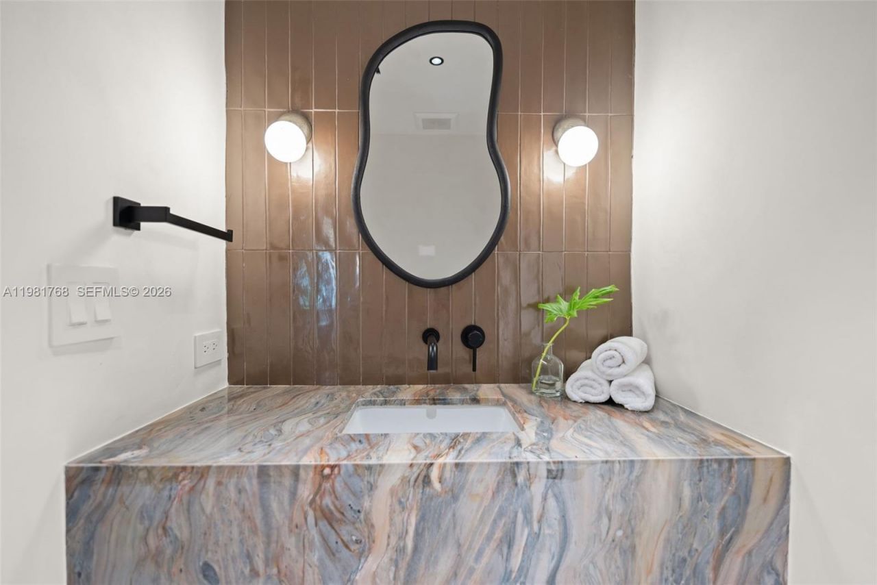 871 NE 128th St, North Miami, FL 33161 Photo