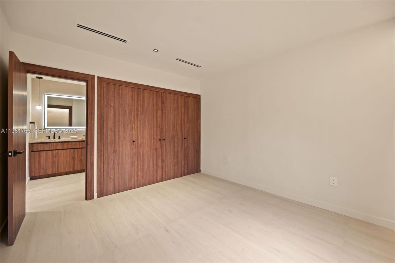 871 NE 128th St, North Miami, FL 33161 Photo