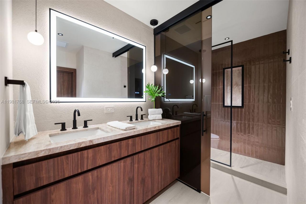 871 NE 128th St, North Miami, FL 33161 Photo