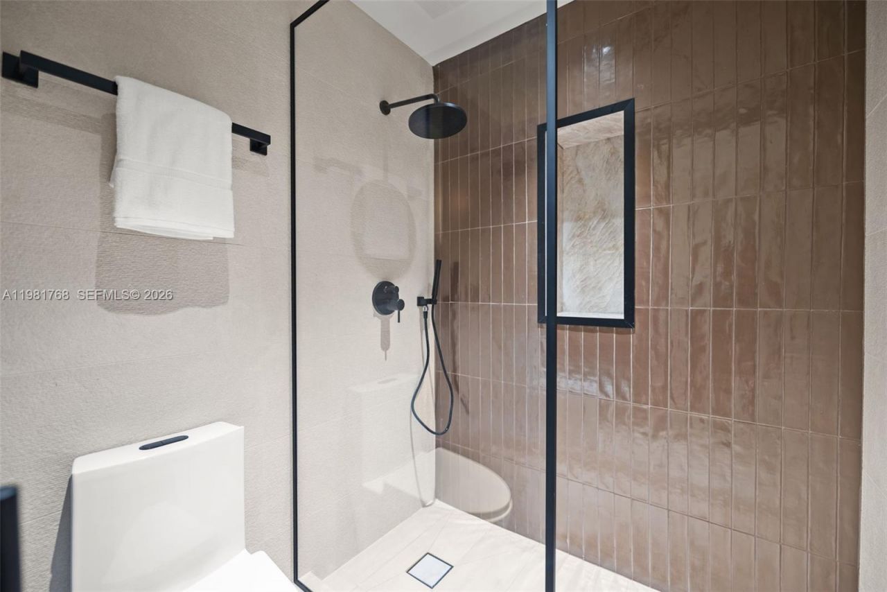 871 NE 128th St, North Miami, FL 33161 Photo