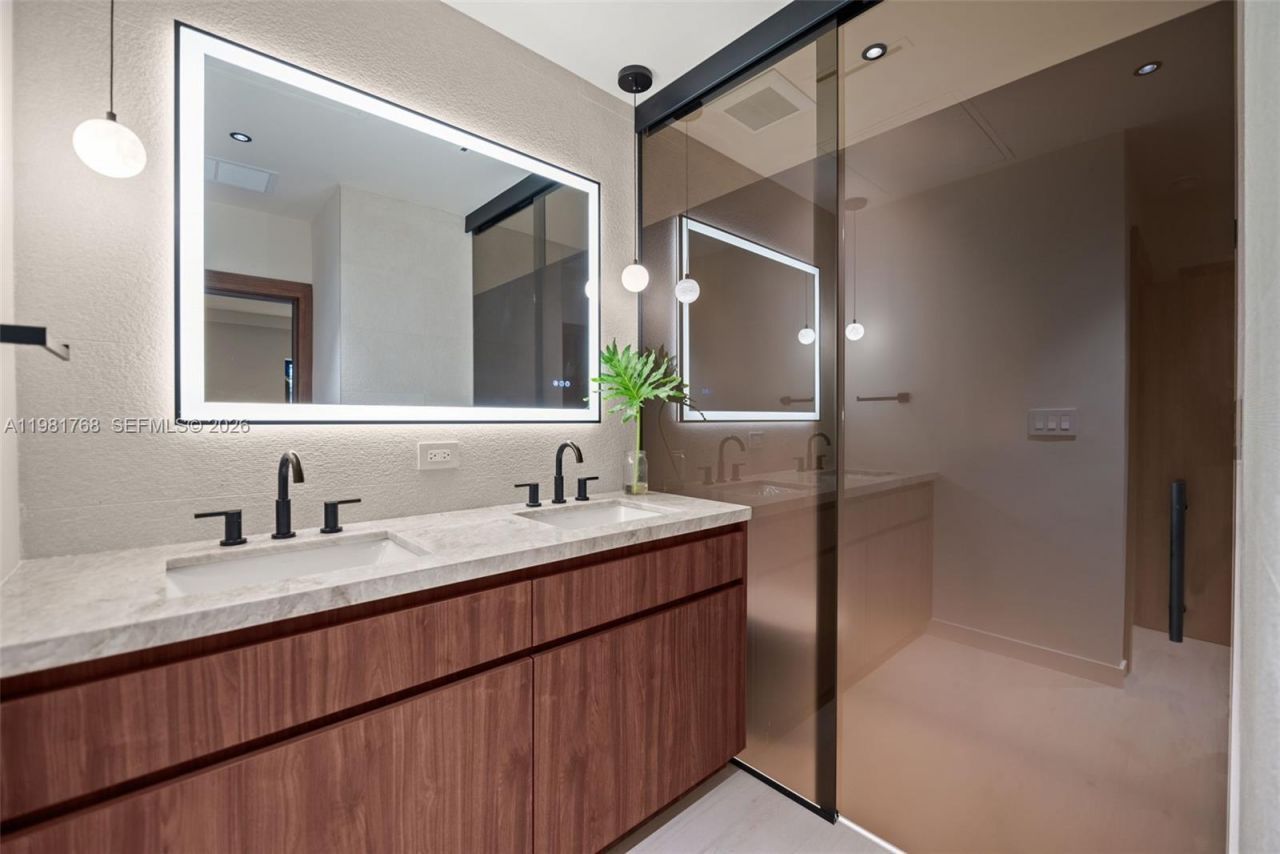 871 NE 128th St, North Miami, FL 33161 Photo