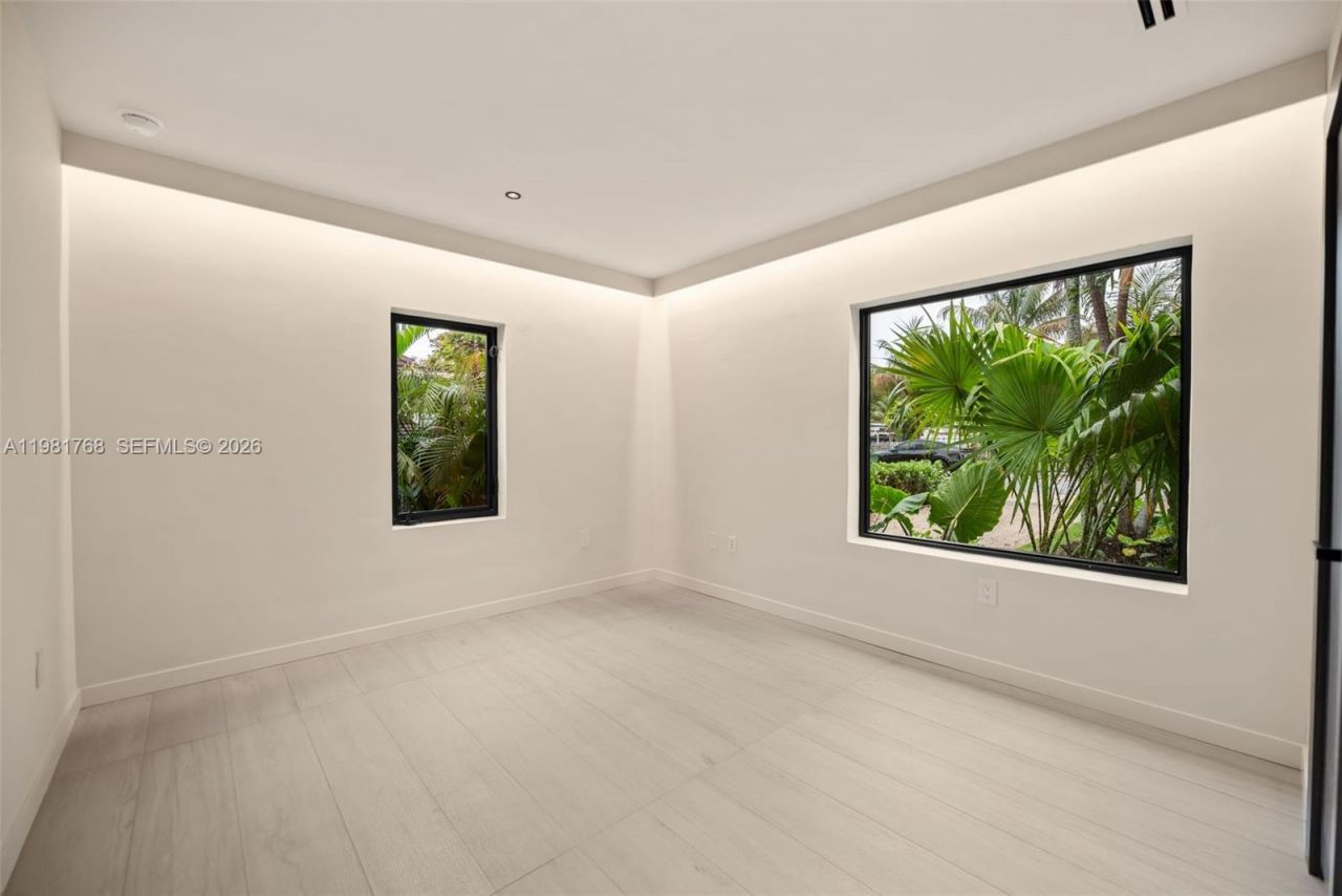 871 NE 128th St, North Miami, FL 33161 Photo