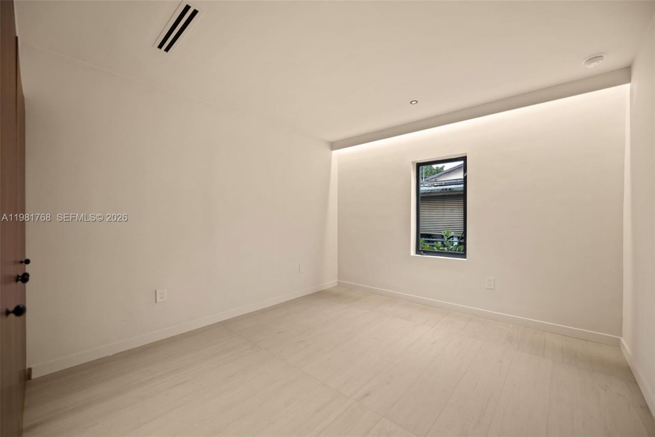 871 NE 128th St, North Miami, FL 33161 Photo