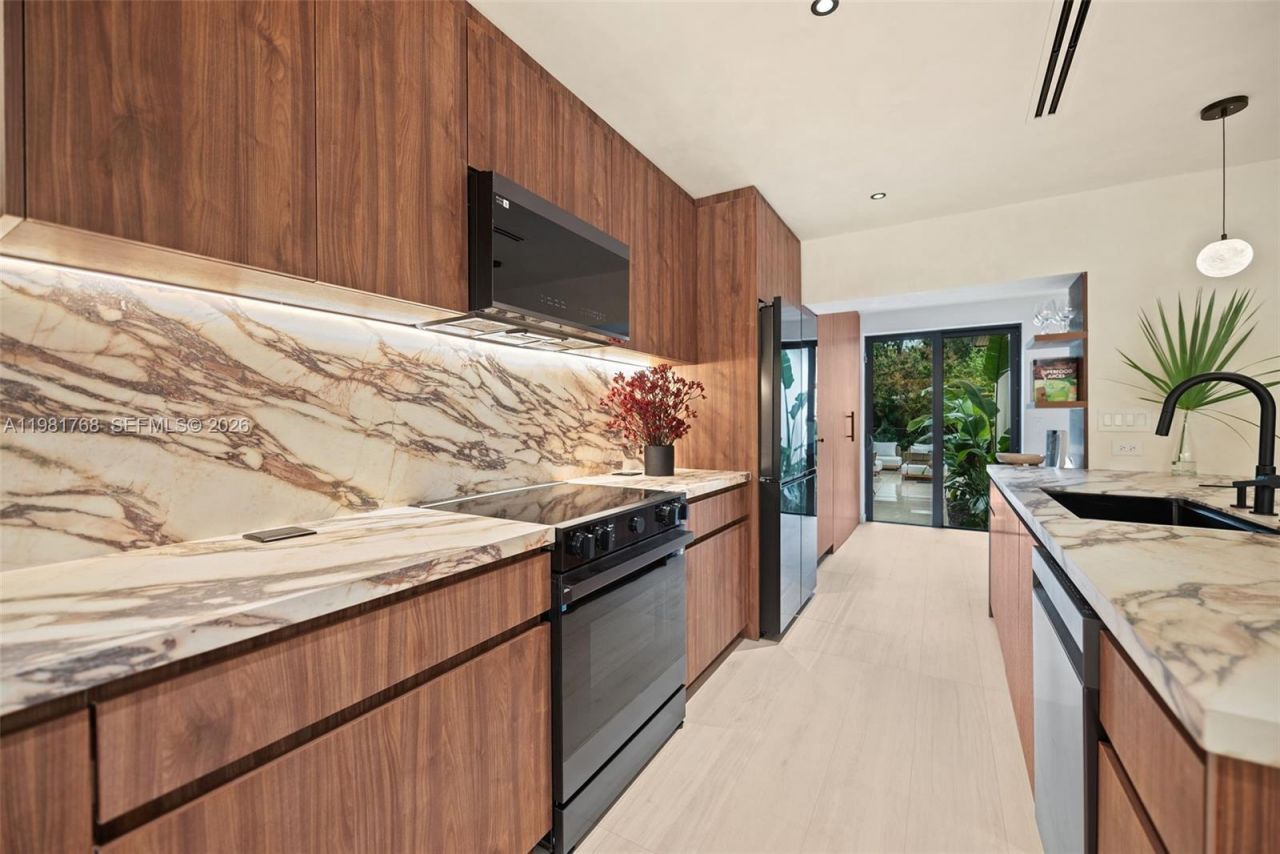 871 NE 128th St, North Miami, FL 33161 Photo