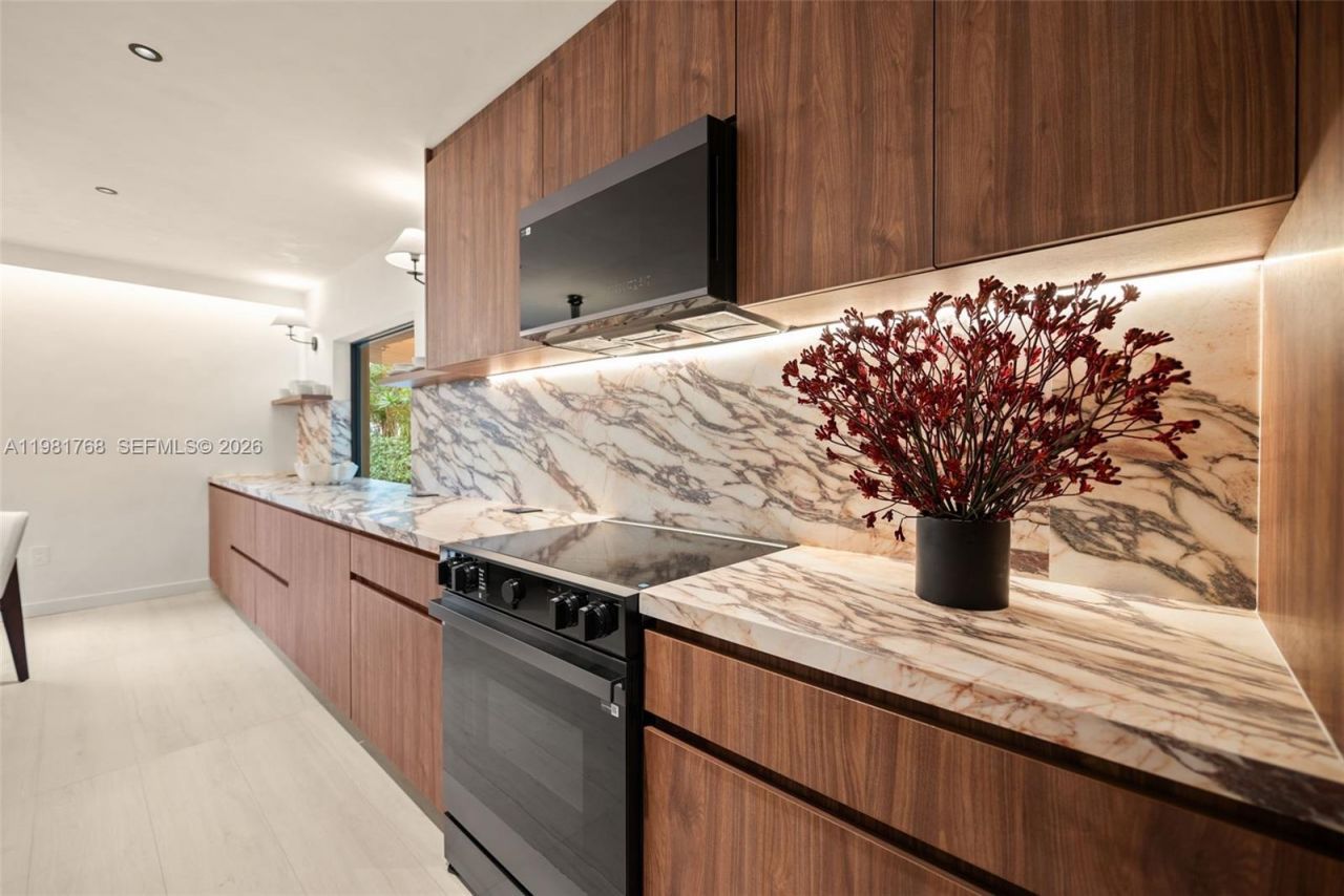 871 NE 128th St, North Miami, FL 33161 Photo