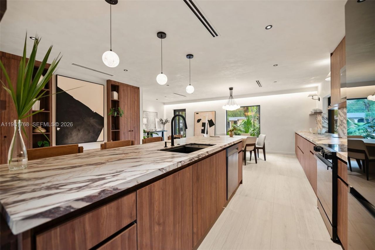 871 NE 128th St, North Miami, FL 33161 Photo