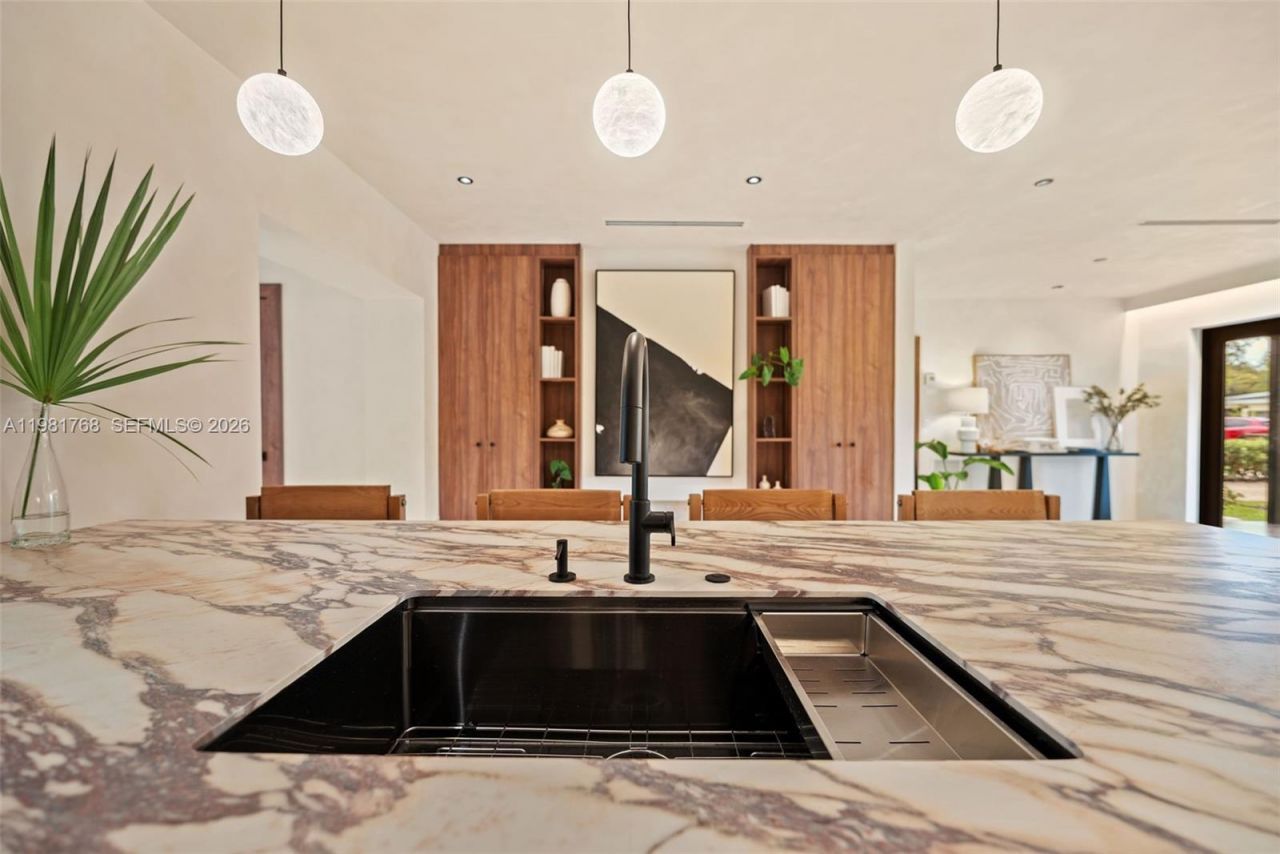 871 NE 128th St, North Miami, FL 33161 Photo