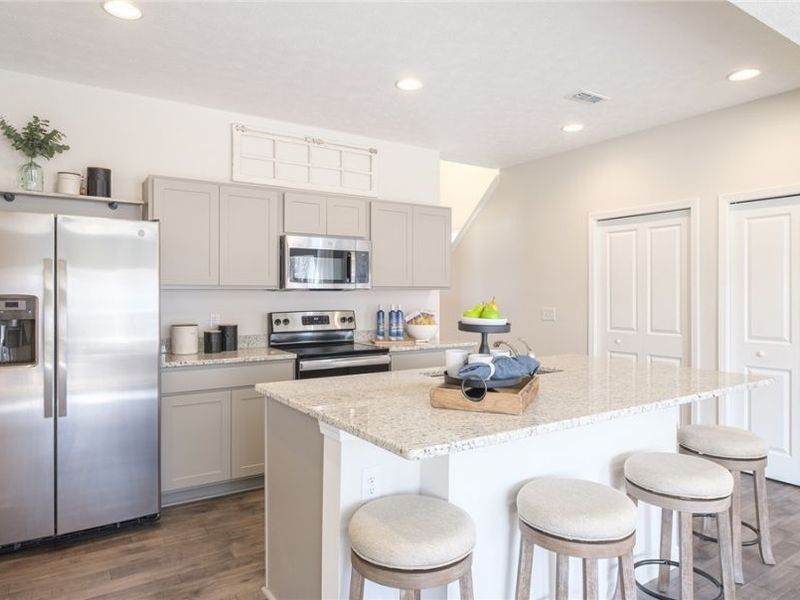 424 Honeycrisp Drive NE, Louisville, OH 44641 Photo 3