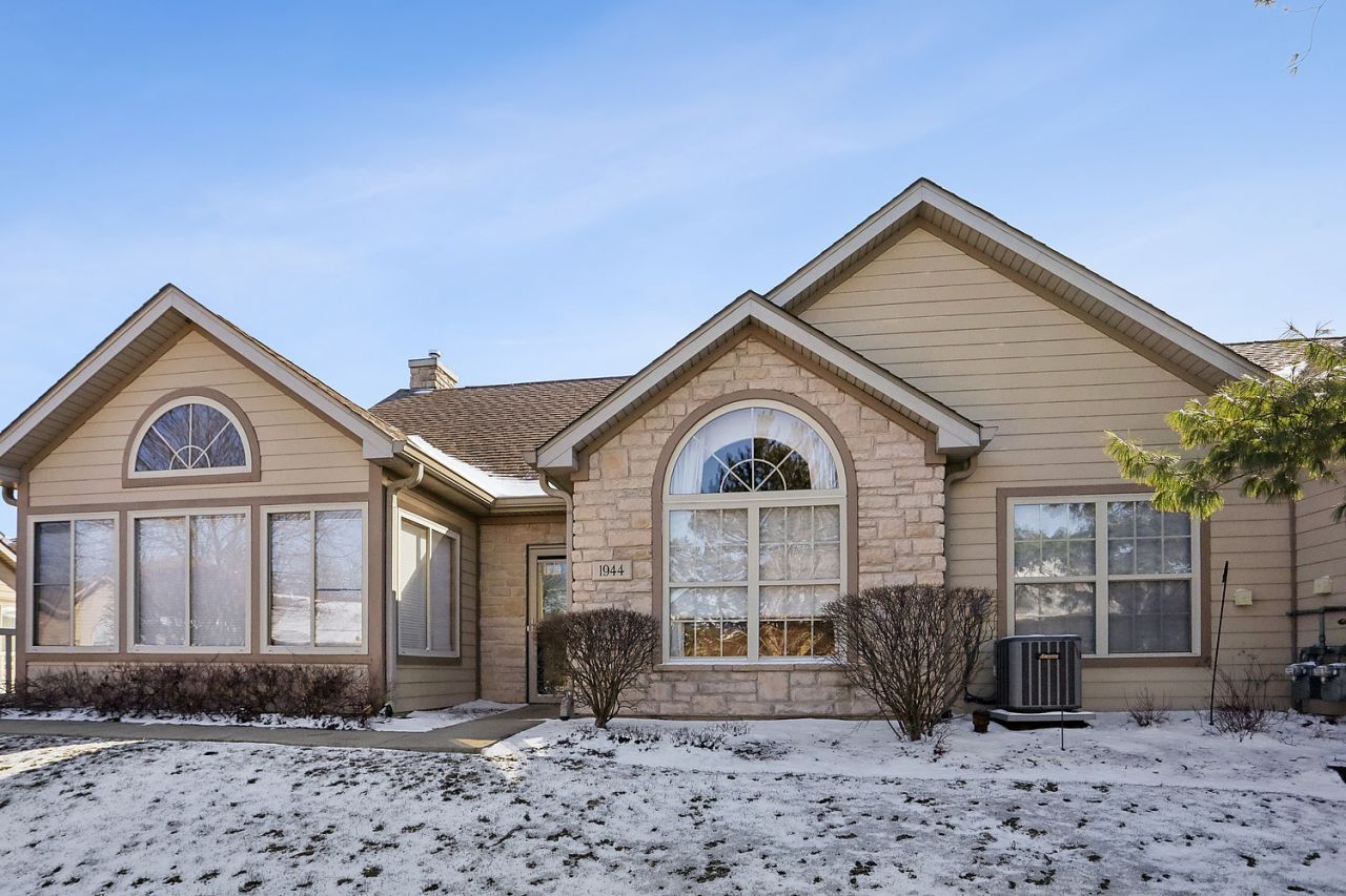 1944 Timbers Edge Circle, Joliet, IL 60431 Main Photo