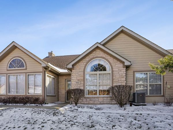 1944 Timbers Edge Circle, Joliet, IL 60431