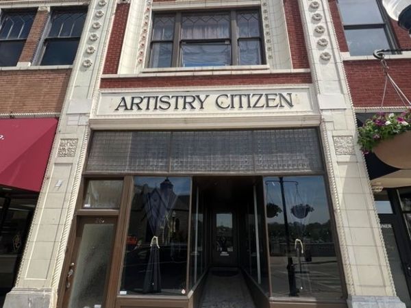 26 E Downer Place , Aurora, IL 60505