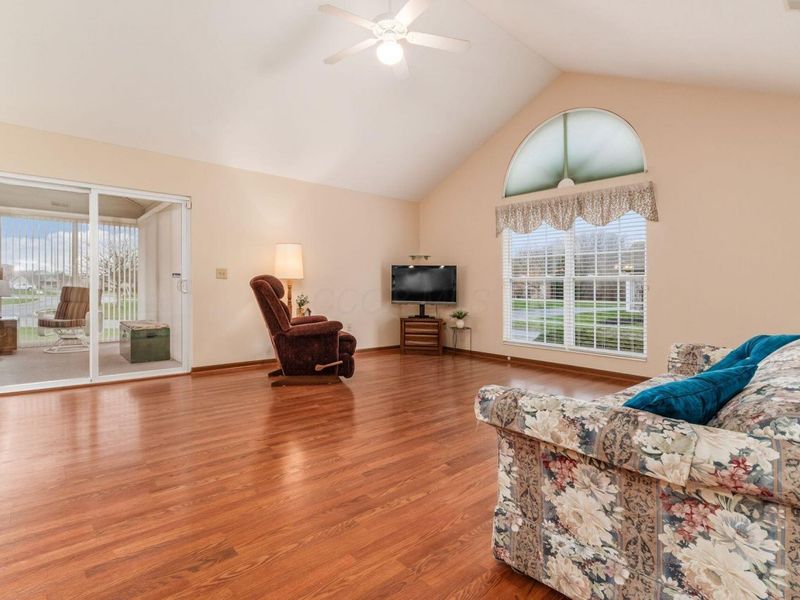 4263 Cobbleton Grove Circle , Unit 1, Canal Winchester, OH 43110 Photo 6