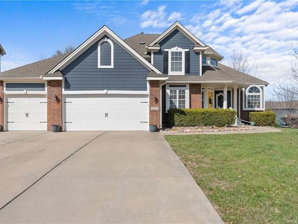 1008 SW Whistle Drive, Lee's Summit, MO 64082