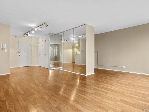 87-15 165th Street , Unit 4B, Jamaica, NY 11432