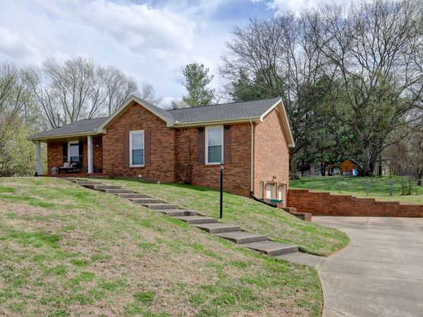 1909 Claymont Dr, Clarksville, TN 37040