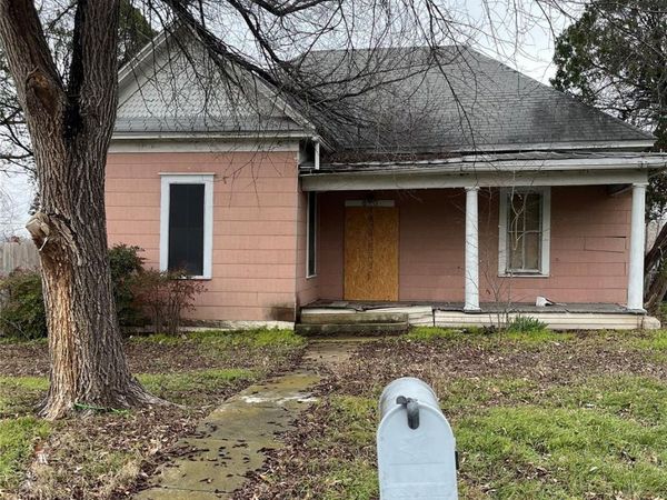 620 Washburn ST , Taylor, TX 76574