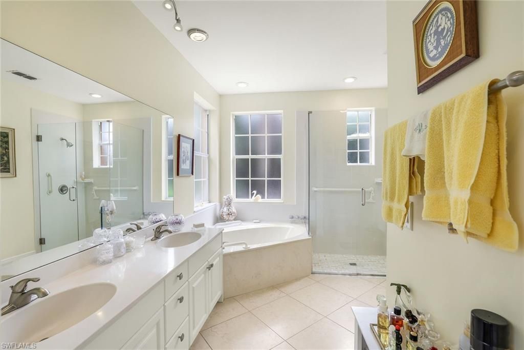 4795 Aston Gardens Way, Unit D102, Naples, FL 34109 Photo