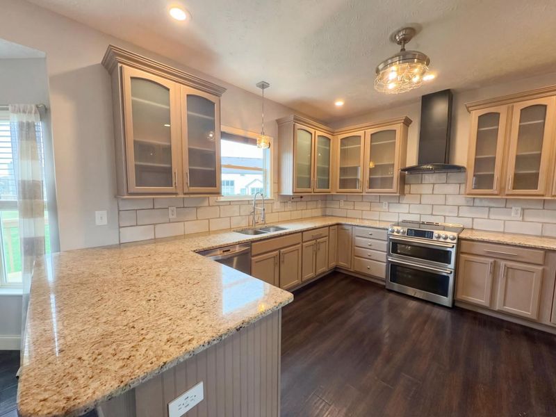 989 Mahle Drive , Reynoldsburg, OH 43068 Photo 2