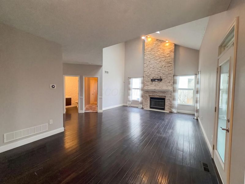 989 Mahle Drive , Reynoldsburg, OH 43068 Photo 3