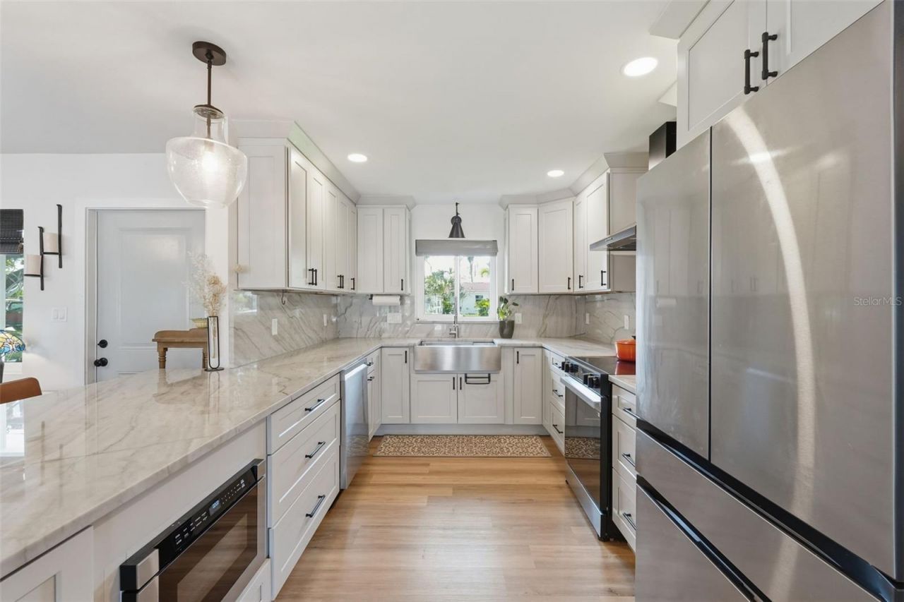 9571 Sun Isle Drive Ne, Saint Petersburg, FL 33702 Photo