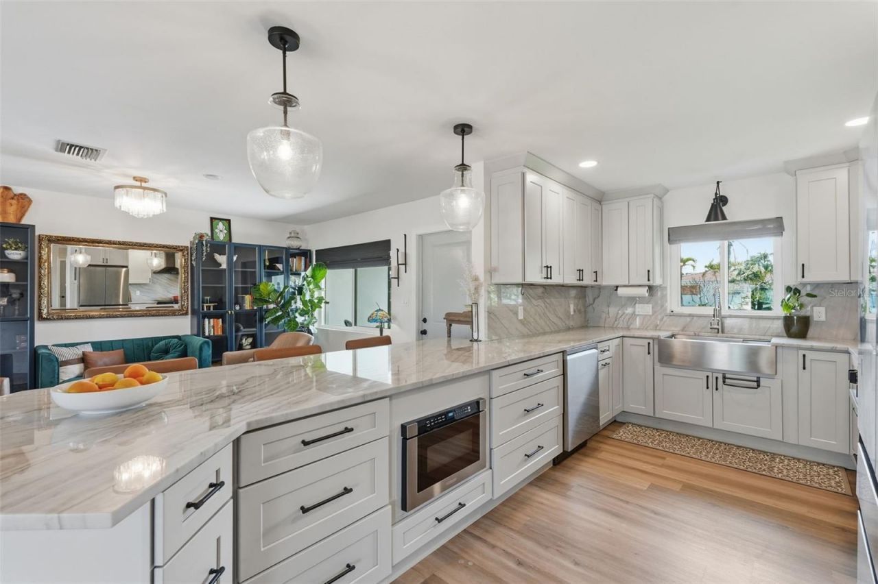 9571 Sun Isle Drive Ne, Saint Petersburg, FL 33702 Photo