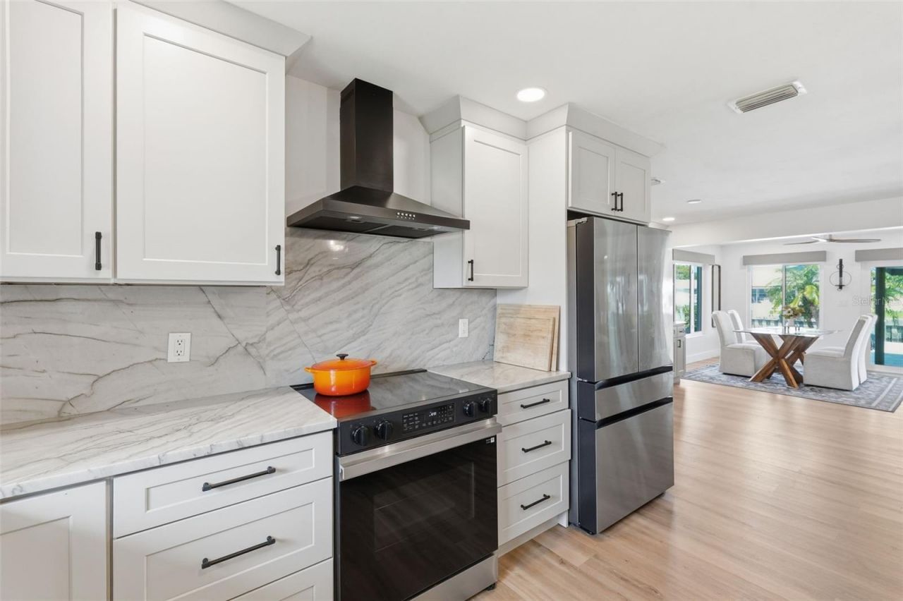 9571 Sun Isle Drive Ne, Saint Petersburg, FL 33702 Photo