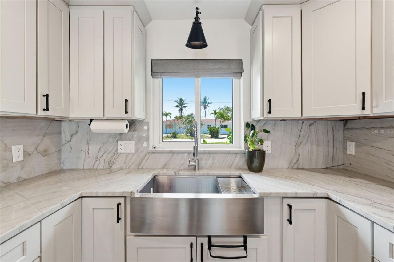 9571 Sun Isle Drive Ne, Saint Petersburg, FL 33702 Photo