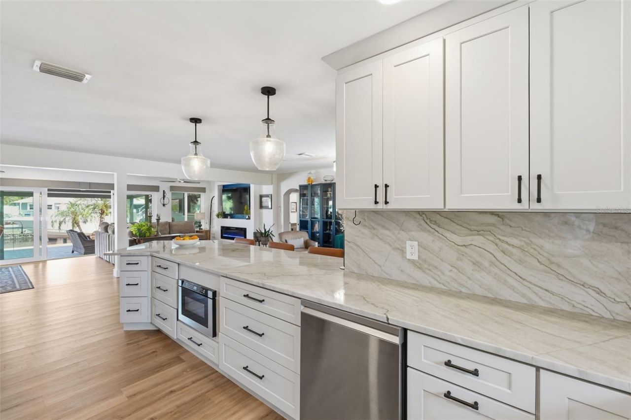 9571 Sun Isle Drive Ne, Saint Petersburg, FL 33702 Photo