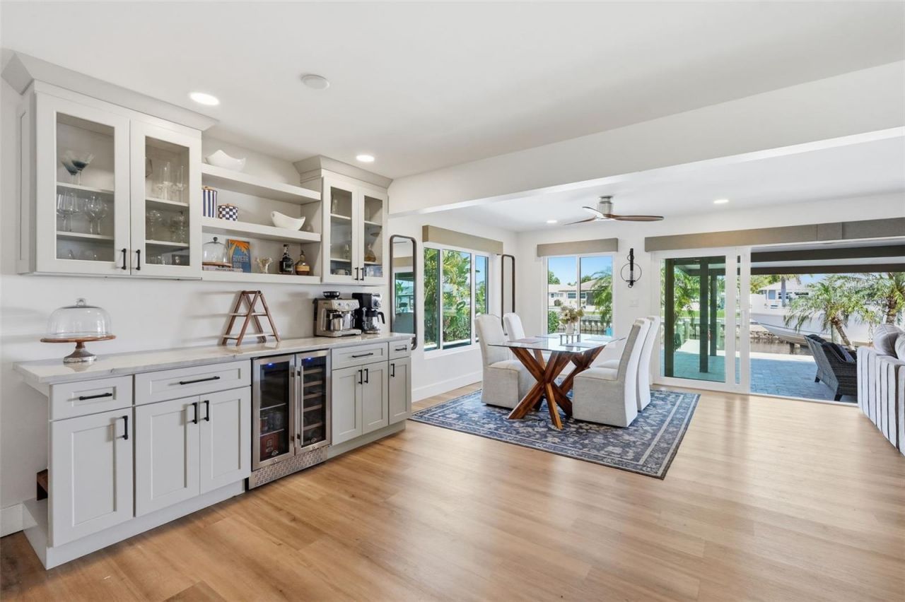 9571 Sun Isle Drive Ne, Saint Petersburg, FL 33702 Photo