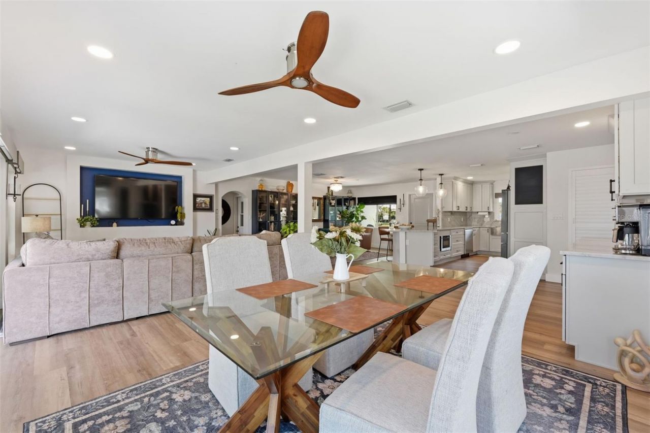 9571 Sun Isle Drive Ne, Saint Petersburg, FL 33702 Photo