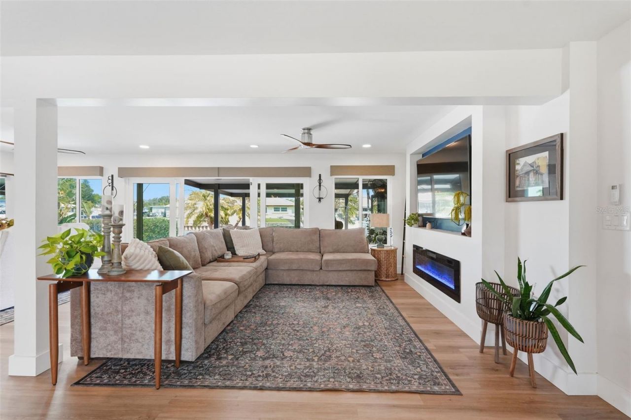 9571 Sun Isle Drive Ne, Saint Petersburg, FL 33702 Photo