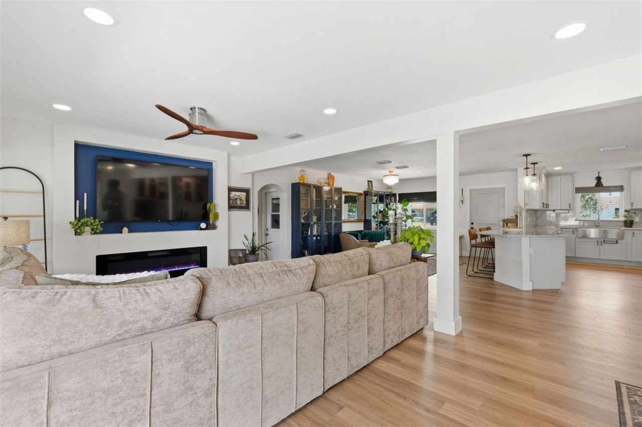 9571 Sun Isle Drive Ne, Saint Petersburg, FL 33702 Photo