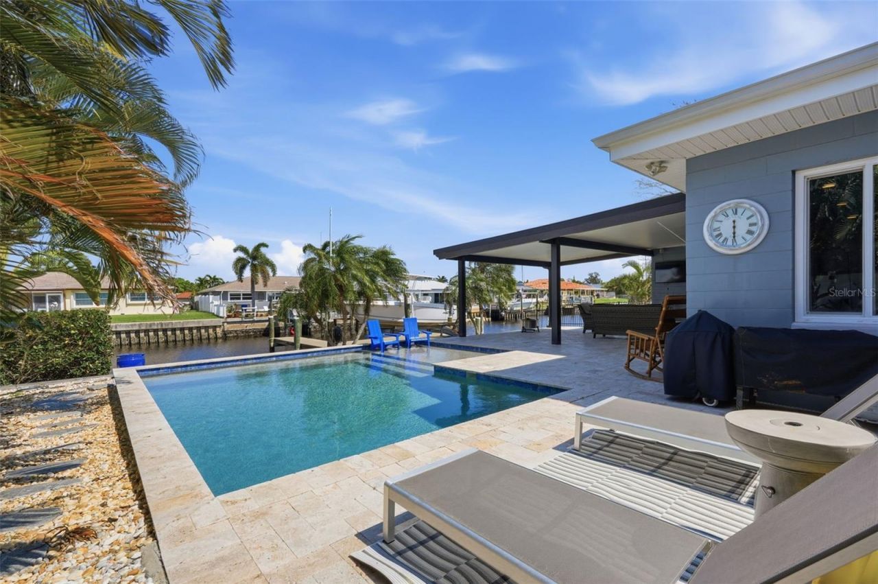 9571 Sun Isle Drive Ne, Saint Petersburg, FL 33702 Photo