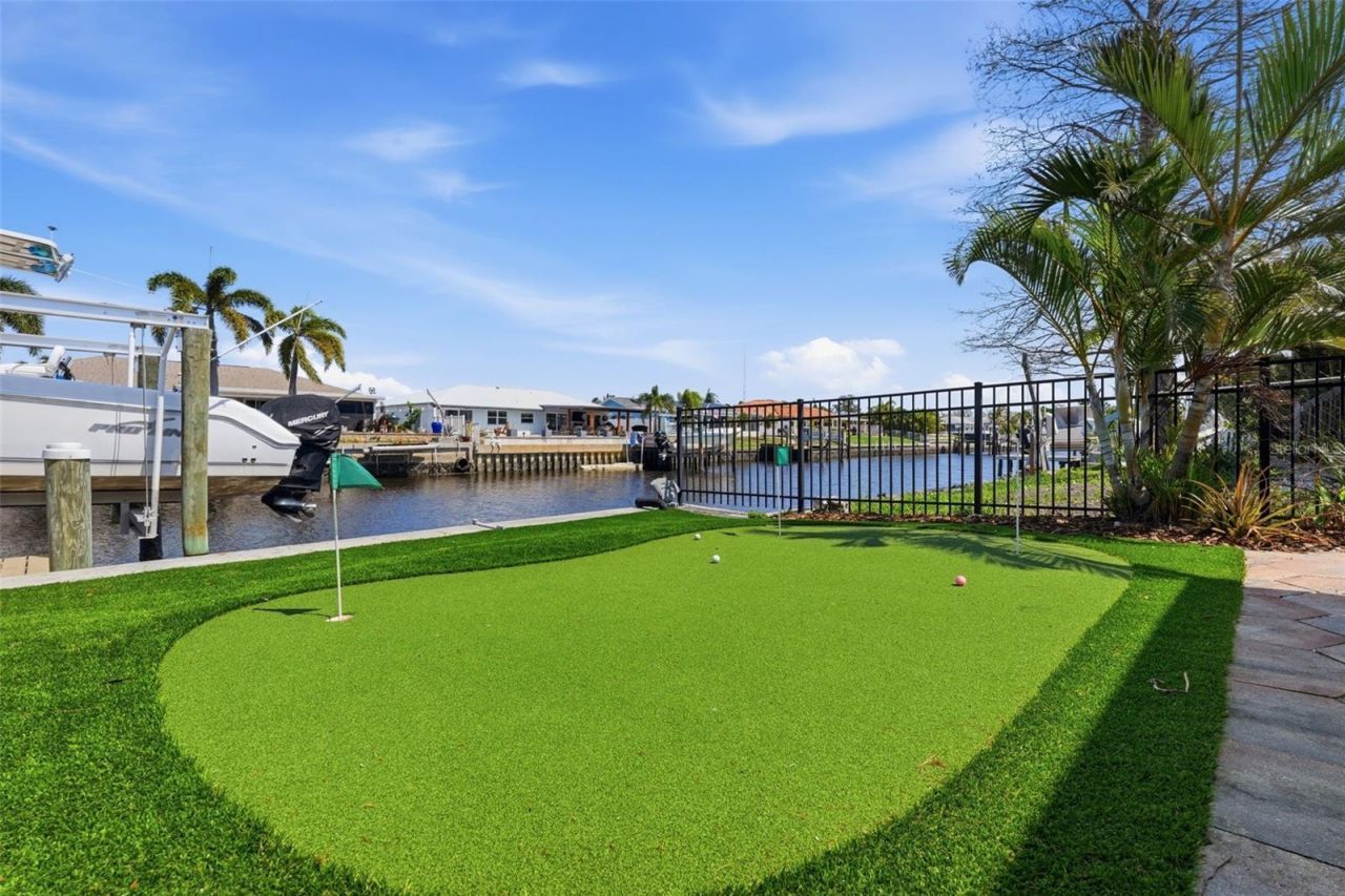 9571 Sun Isle Drive Ne, Saint Petersburg, FL 33702 Photo