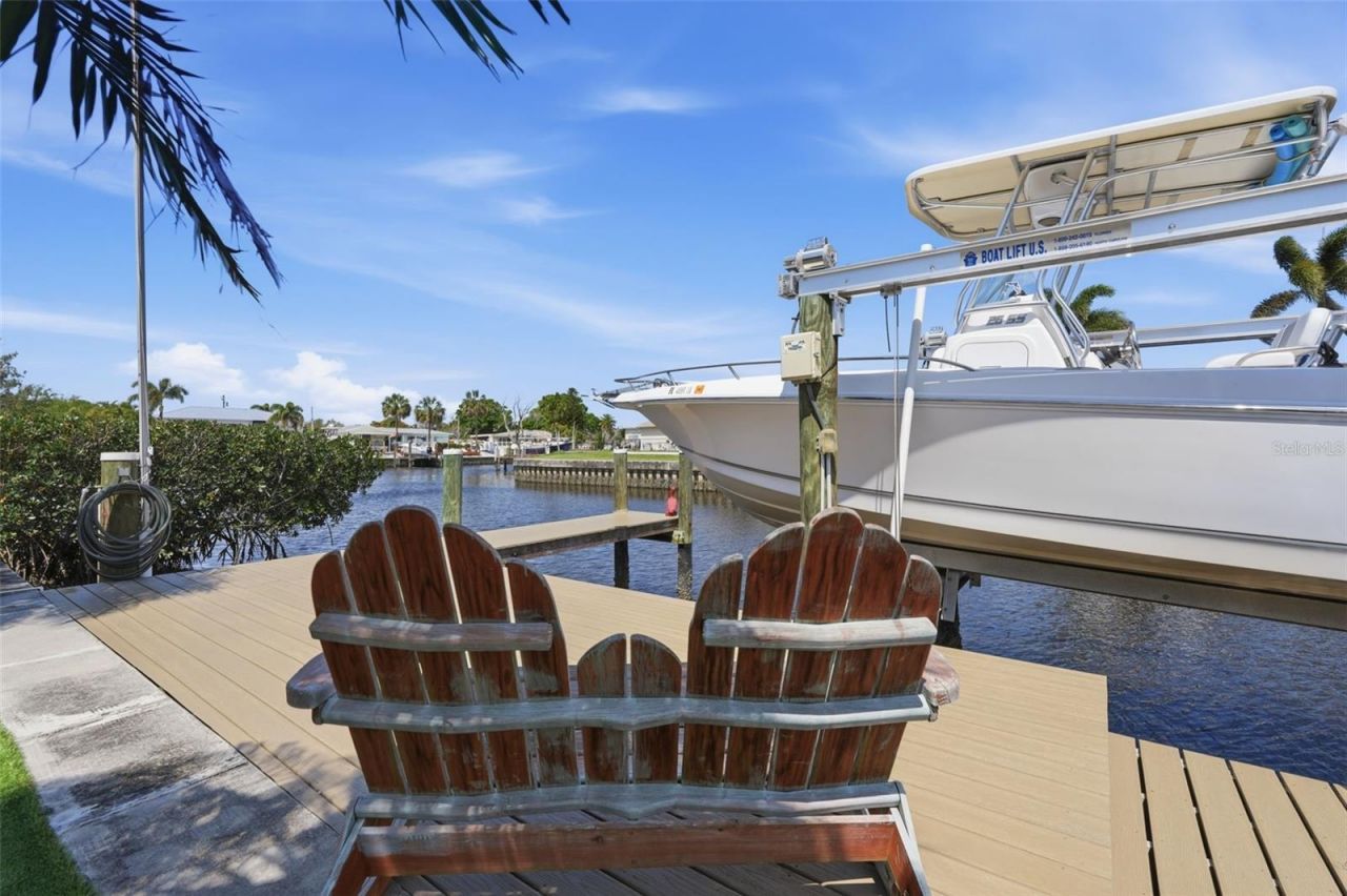 9571 Sun Isle Drive Ne, Saint Petersburg, FL 33702 Photo