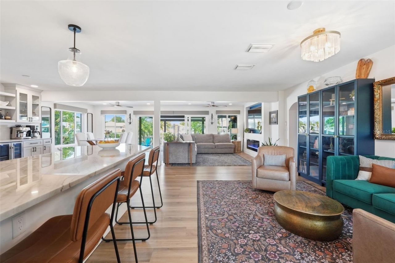 9571 Sun Isle Drive Ne, Saint Petersburg, FL 33702 Photo