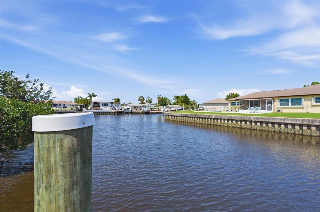 9571 Sun Isle Drive Ne, Saint Petersburg, FL 33702 Photo