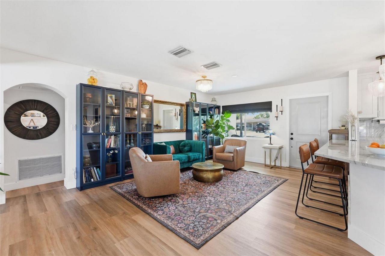 9571 Sun Isle Drive Ne, Saint Petersburg, FL 33702 Photo