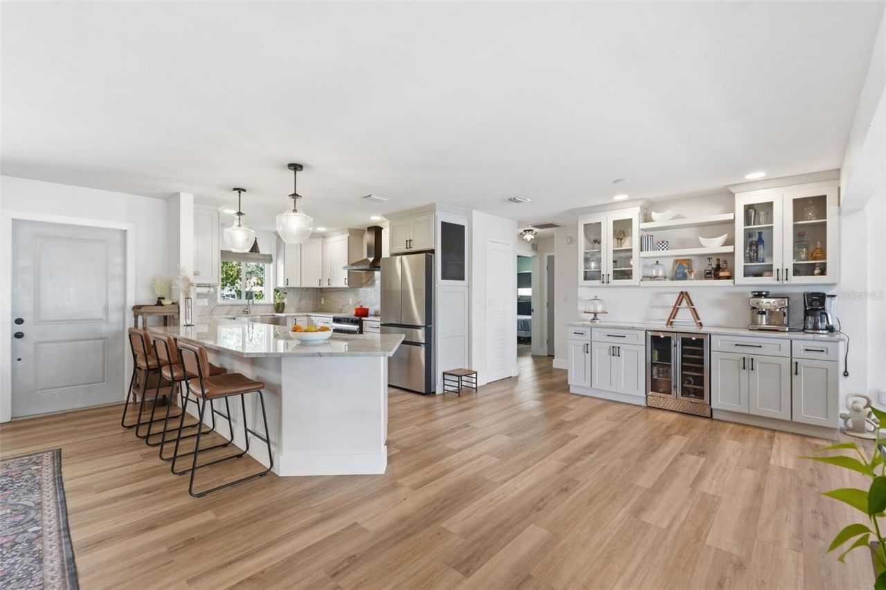 9571 Sun Isle Drive Ne, Saint Petersburg, FL 33702 Photo