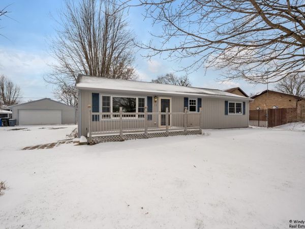 521 Spring Avenue , South Elgin, IL 60177