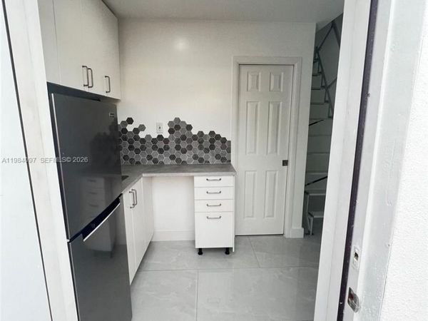 4021 NW 6th St , Miami, FL 33126