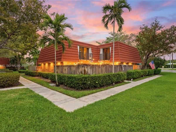 752 NW 98th Way, Plantation, FL 33324