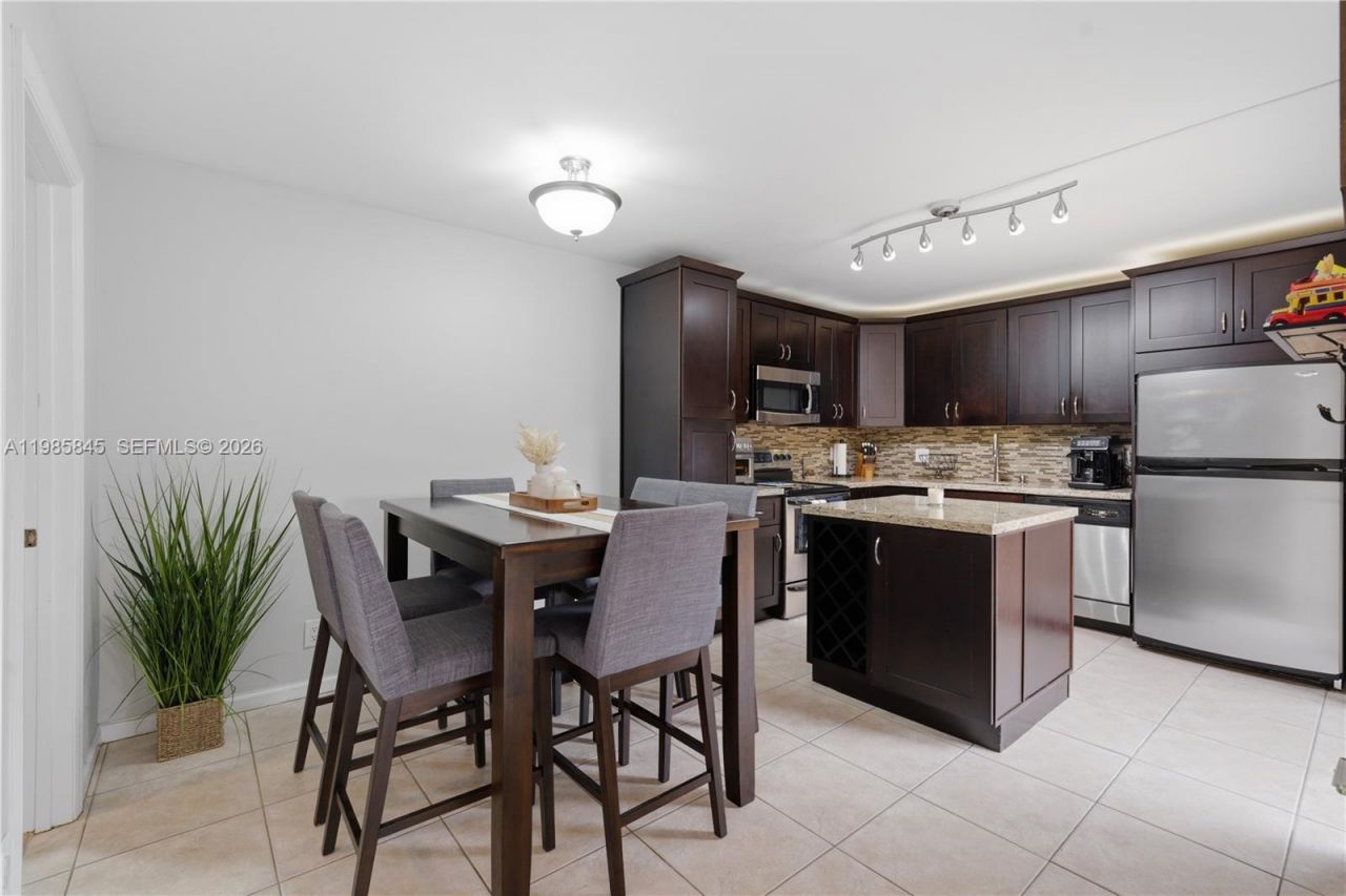 752 NW 98th Way, Plantation, FL 33324 Photo