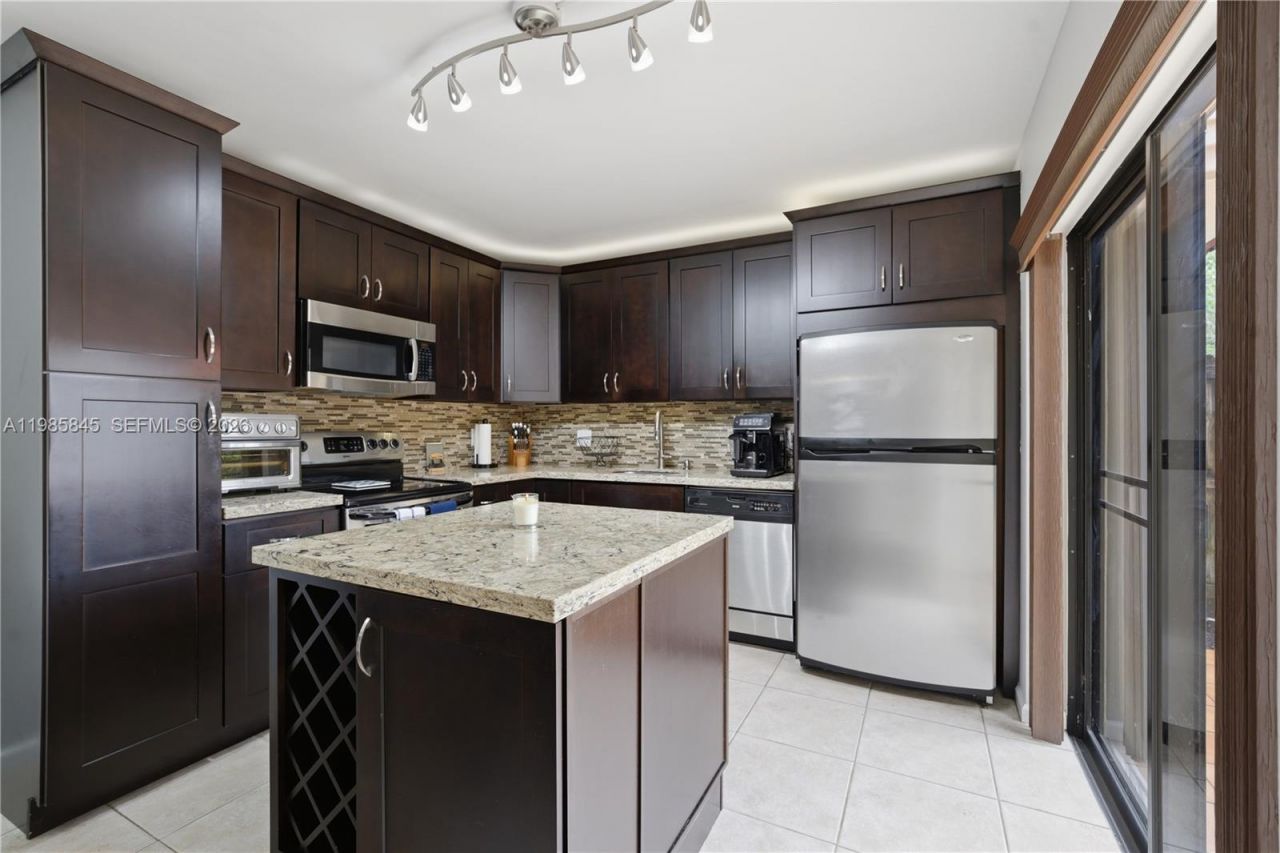 752 NW 98th Way, Plantation, FL 33324 Photo