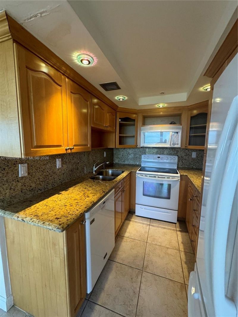 2555 Collins Ave, Unit 2002, Miami Beach, FL 33140 Photo