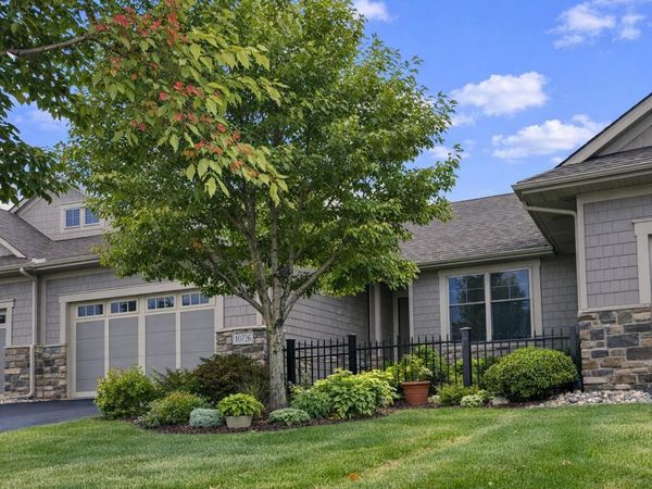 10726 Lyndale Bluffs Trail, Bloomington, MN 55420
