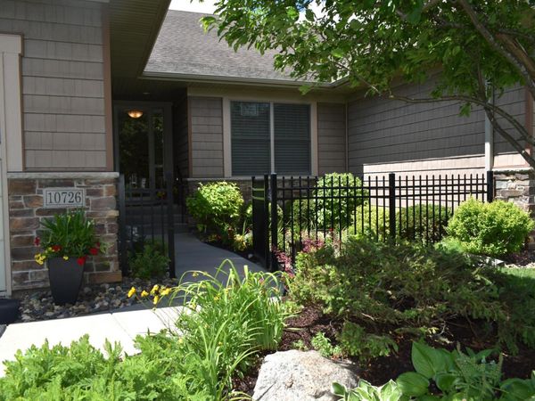 10726 Lyndale Bluffs Trail, Bloomington, MN 55420
