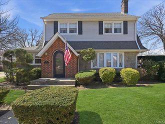 38 Pine Avenue Floral Park, NY 11001